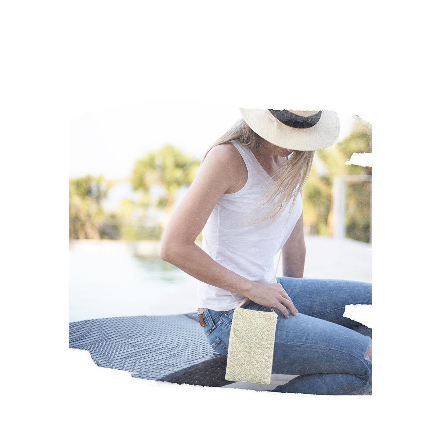 Liya Pearl Flower Purse